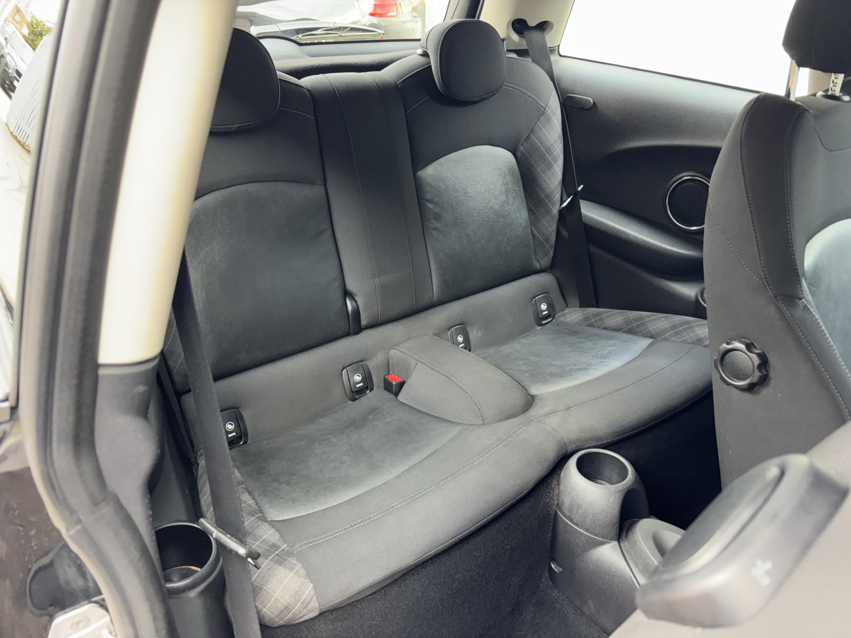 MINI Hatch 1.5 Cooper D Hatchback 3dr Diesel Manual Euro 6 (s/s) (116 ps)