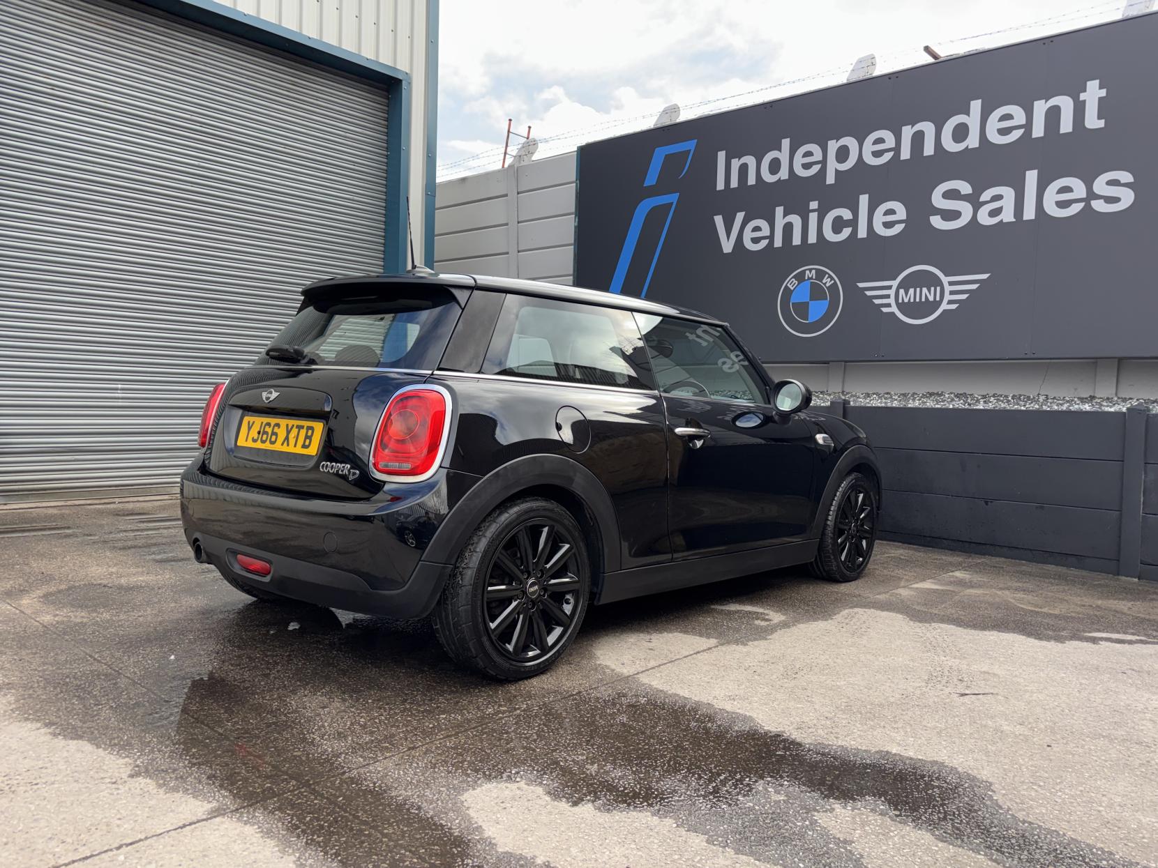 MINI Hatch 1.5 Cooper D Hatchback 3dr Diesel Manual Euro 6 (s/s) (116 ps)