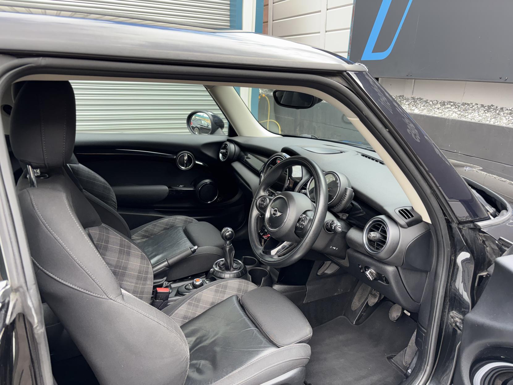 MINI Hatch 1.5 Cooper D Hatchback 3dr Diesel Manual Euro 6 (s/s) (116 ps)