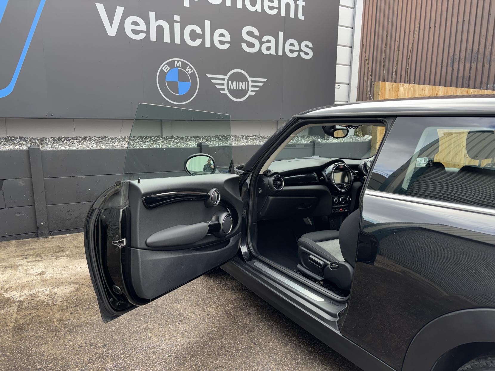 MINI Hatch 1.5 Cooper D Hatchback 3dr Diesel Manual Euro 6 (s/s) (116 ps)