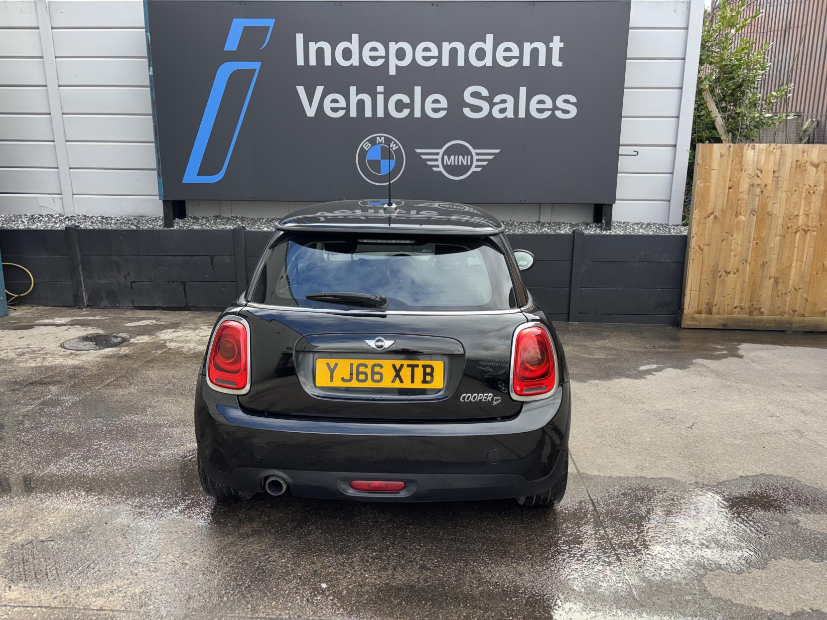 MINI Hatch 1.5 Cooper D Hatchback 3dr Diesel Manual Euro 6 (s/s) (116 ps)
