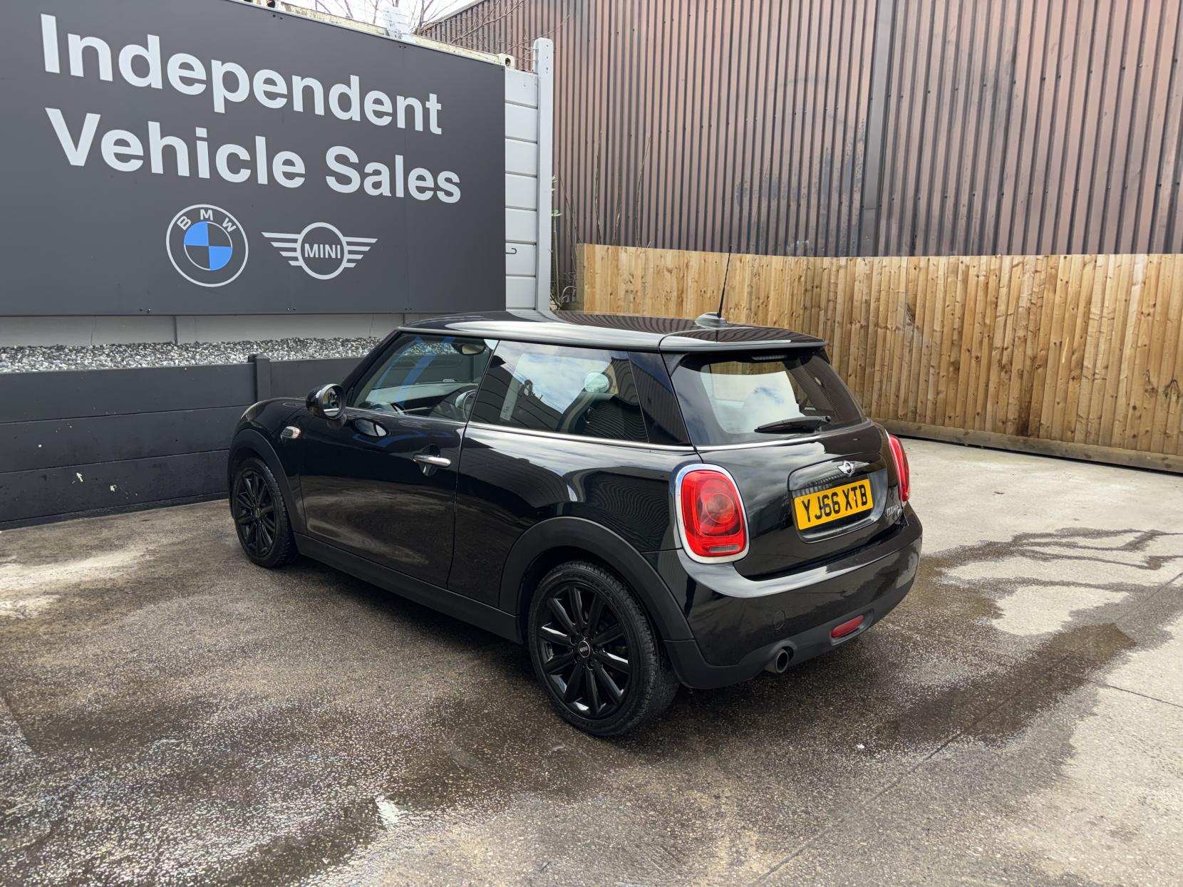 MINI Hatch 1.5 Cooper D Hatchback 3dr Diesel Manual Euro 6 (s/s) (116 ps)
