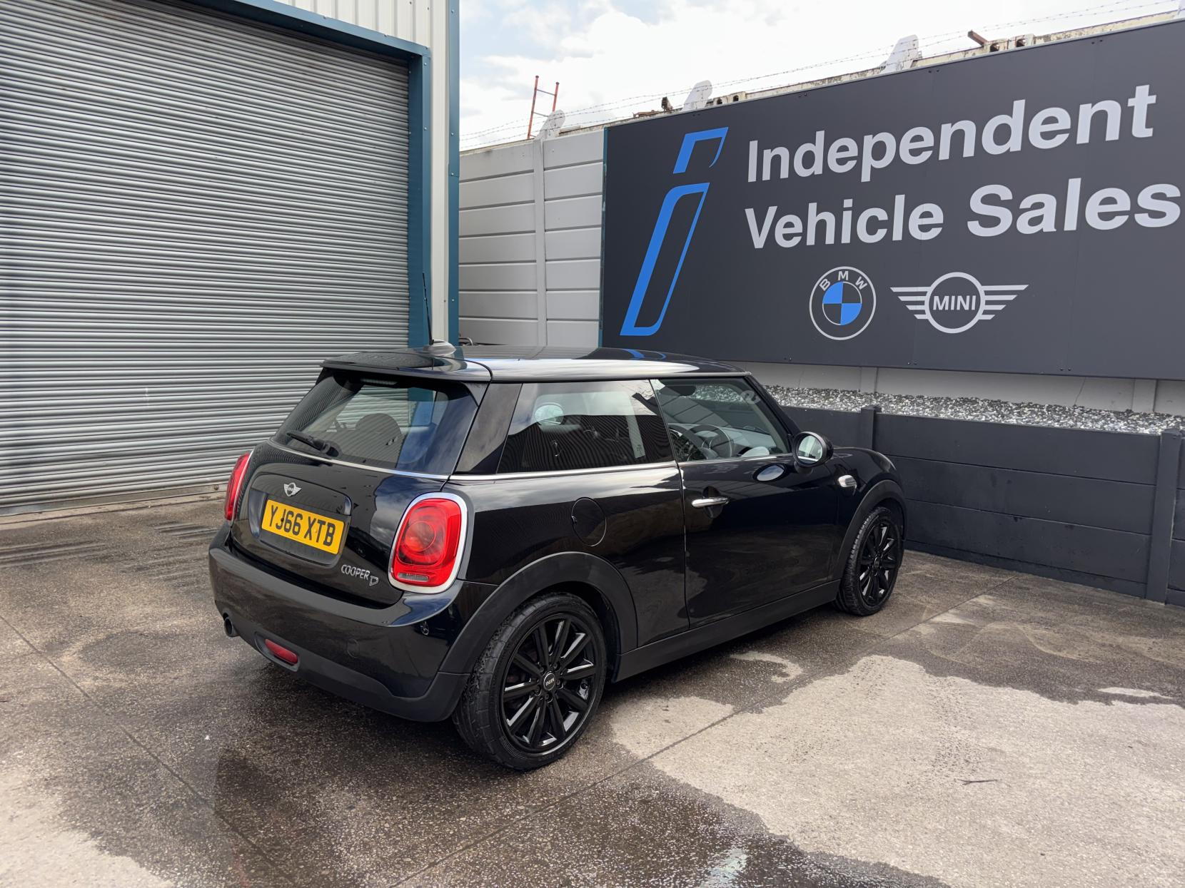 MINI Hatch 1.5 Cooper D Hatchback 3dr Diesel Manual Euro 6 (s/s) (116 ps)