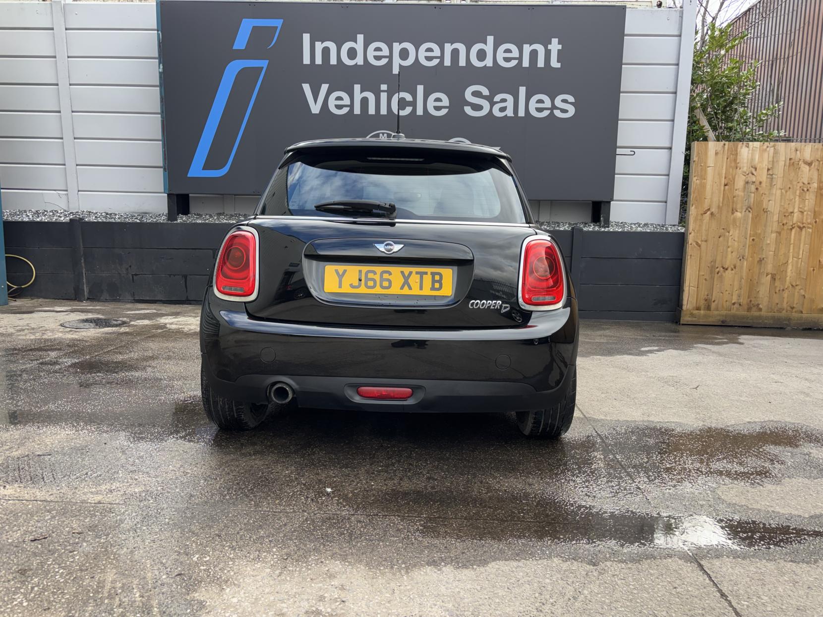 MINI Hatch 1.5 Cooper D Hatchback 3dr Diesel Manual Euro 6 (s/s) (116 ps)
