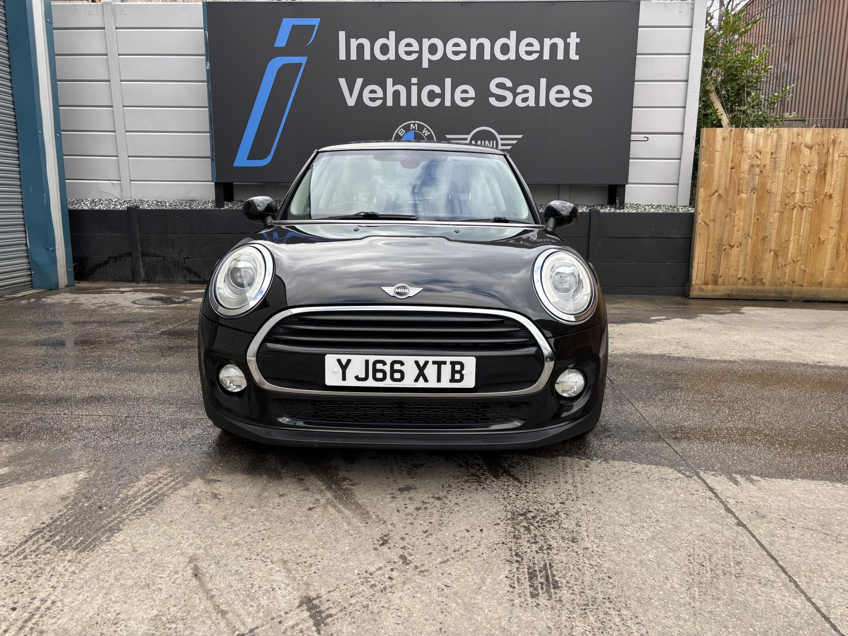 MINI Hatch 1.5 Cooper D Hatchback 3dr Diesel Manual Euro 6 (s/s) (116 ps)