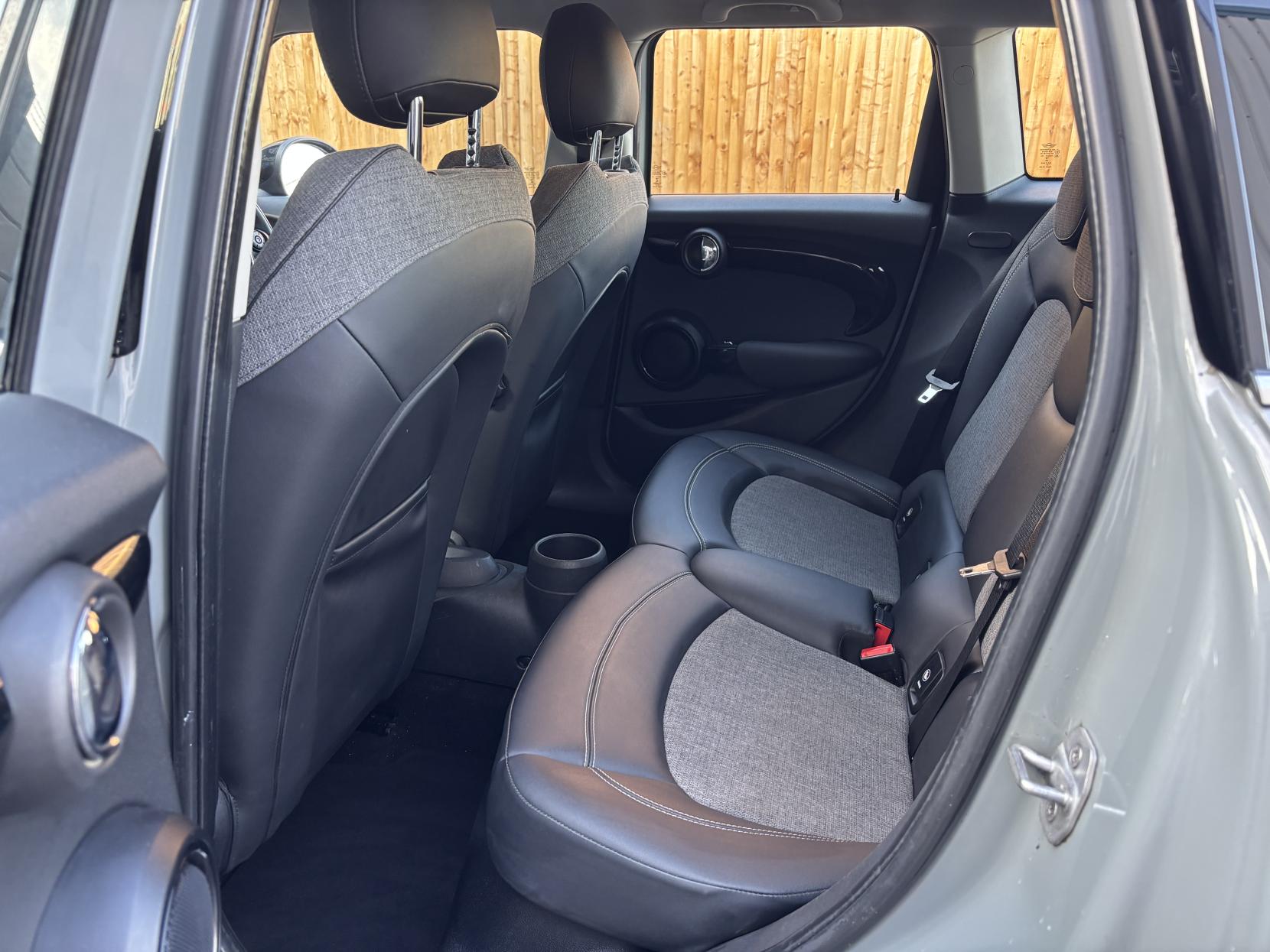 MINI Hatch 1.5 Cooper Hatchback 5dr Petrol Manual Euro 6 (s/s) (136 ps)