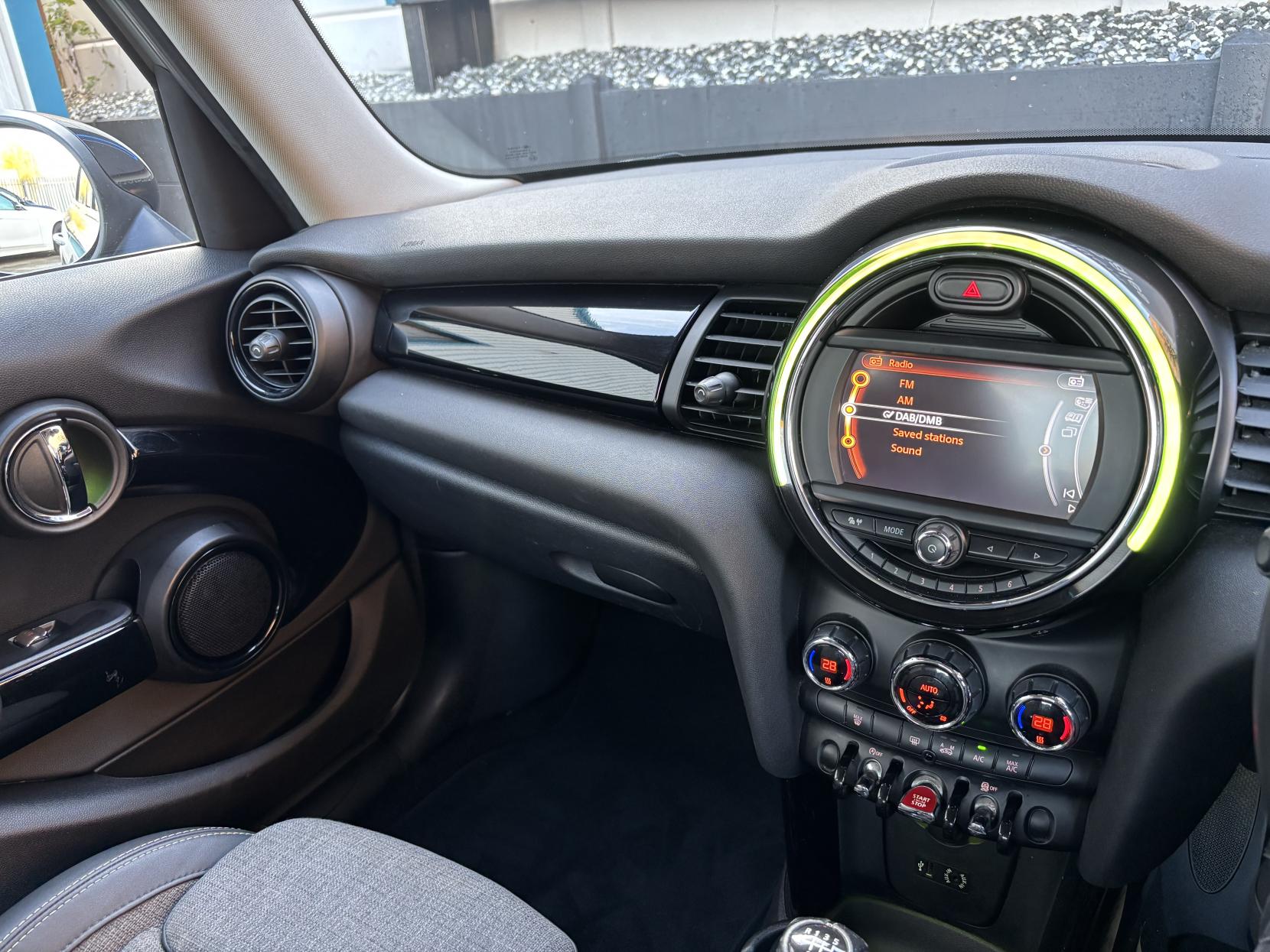 MINI Hatch 1.5 Cooper Hatchback 5dr Petrol Manual Euro 6 (s/s) (136 ps)