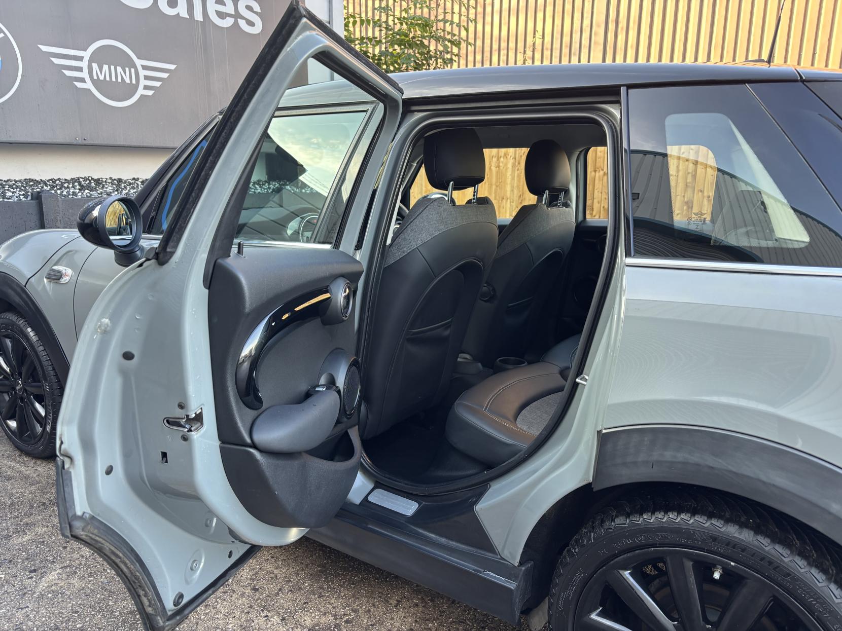 MINI Hatch 1.5 Cooper Hatchback 5dr Petrol Manual Euro 6 (s/s) (136 ps)