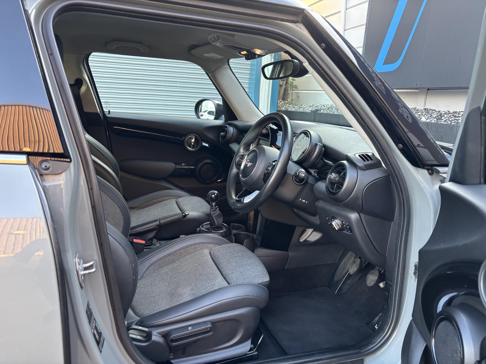 MINI Hatch 1.5 Cooper Hatchback 5dr Petrol Manual Euro 6 (s/s) (136 ps)