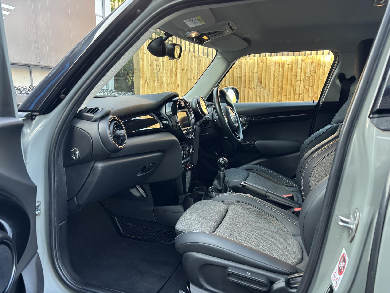 MINI Hatch 1.5 Cooper Hatchback 5dr Petrol Manual Euro 6 (s/s) (136 ps)