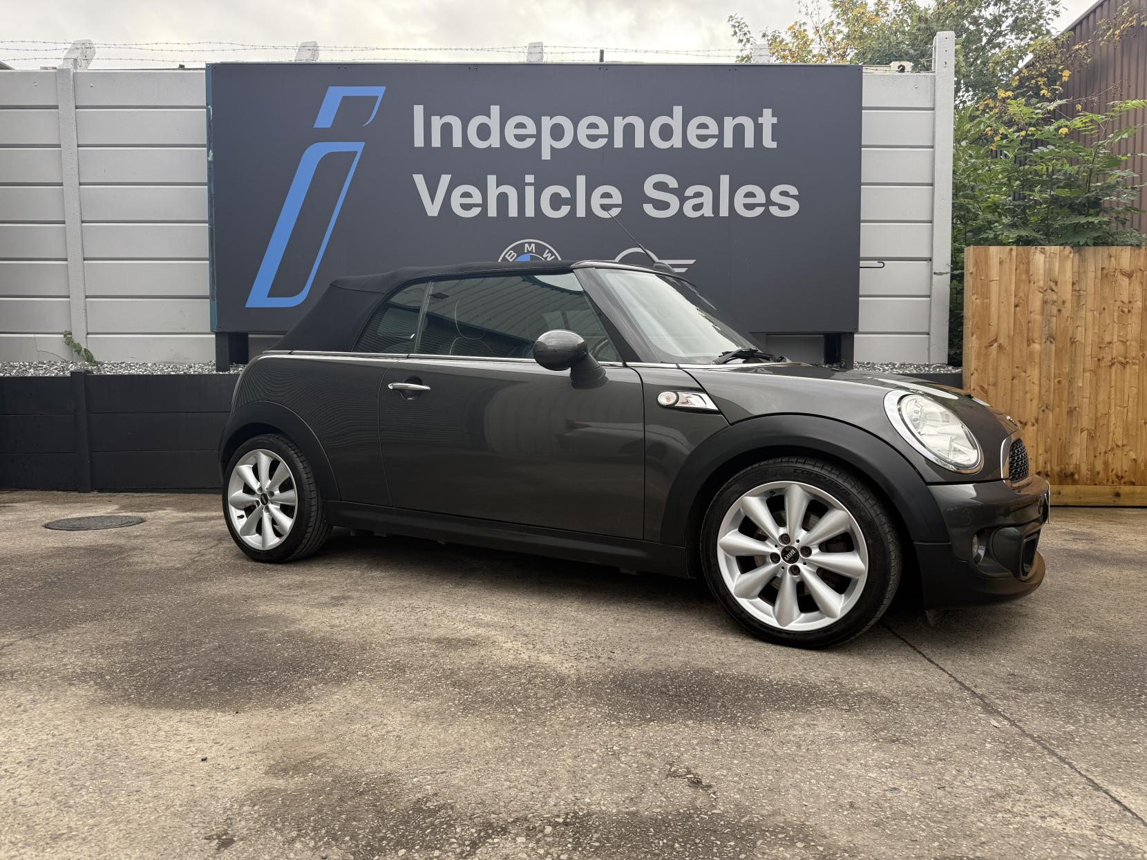 MINI Convertible 2.0 Cooper SD Convertible 2dr Diesel Manual Euro 5 (s/s) (143 ps)