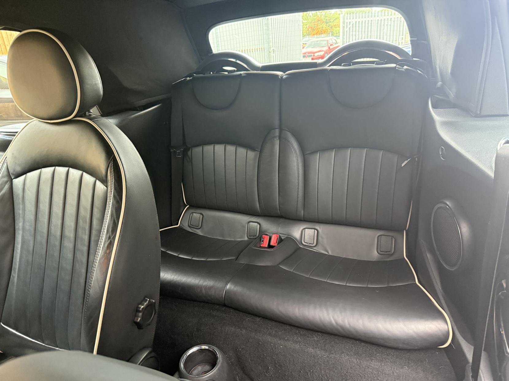 MINI Convertible 2.0 Cooper SD Convertible 2dr Diesel Manual Euro 5 (s/s) (143 ps)