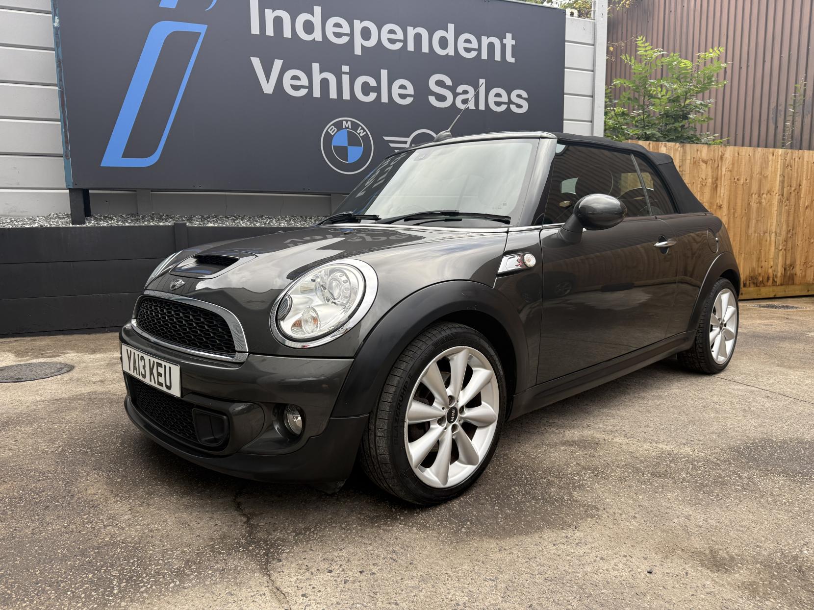 MINI Convertible 2.0 Cooper SD Convertible 2dr Diesel Manual Euro 5 (s/s) (143 ps)