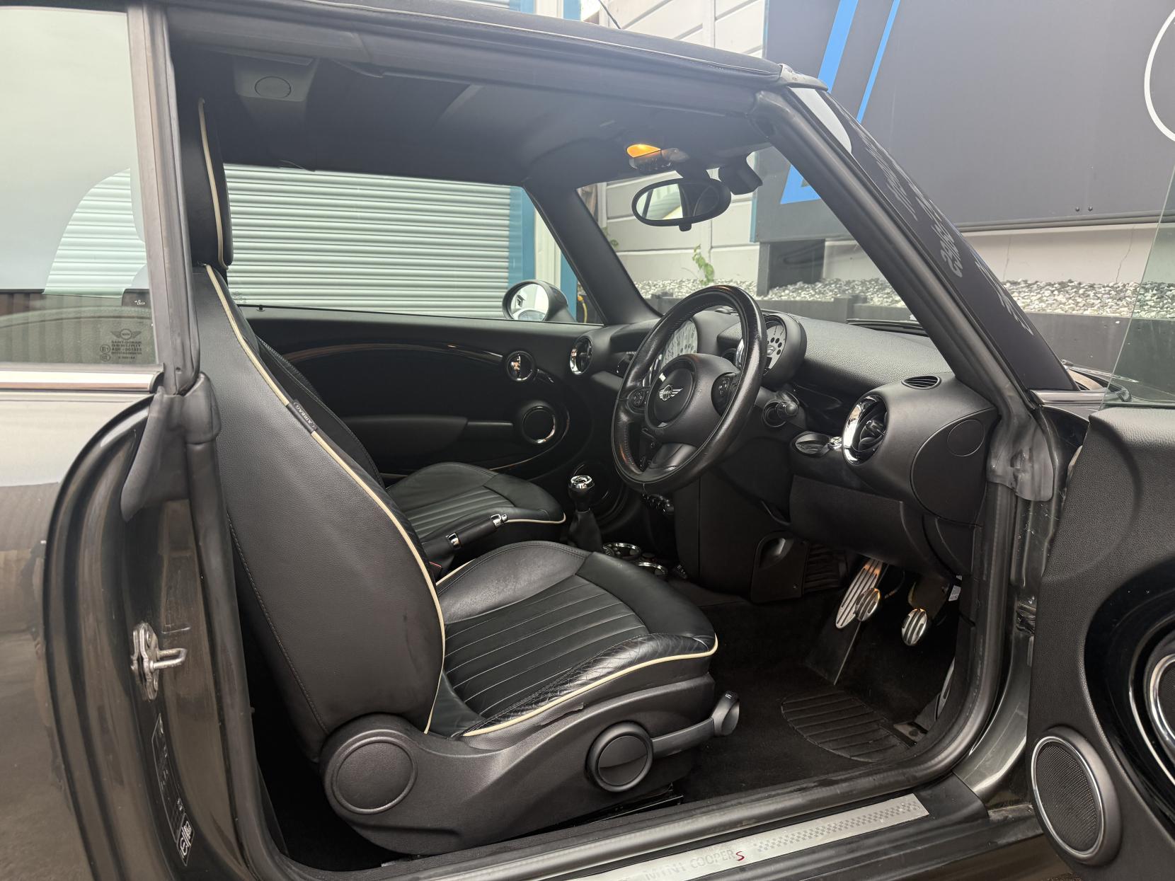 MINI Convertible 2.0 Cooper SD Convertible 2dr Diesel Manual Euro 5 (s/s) (143 ps)