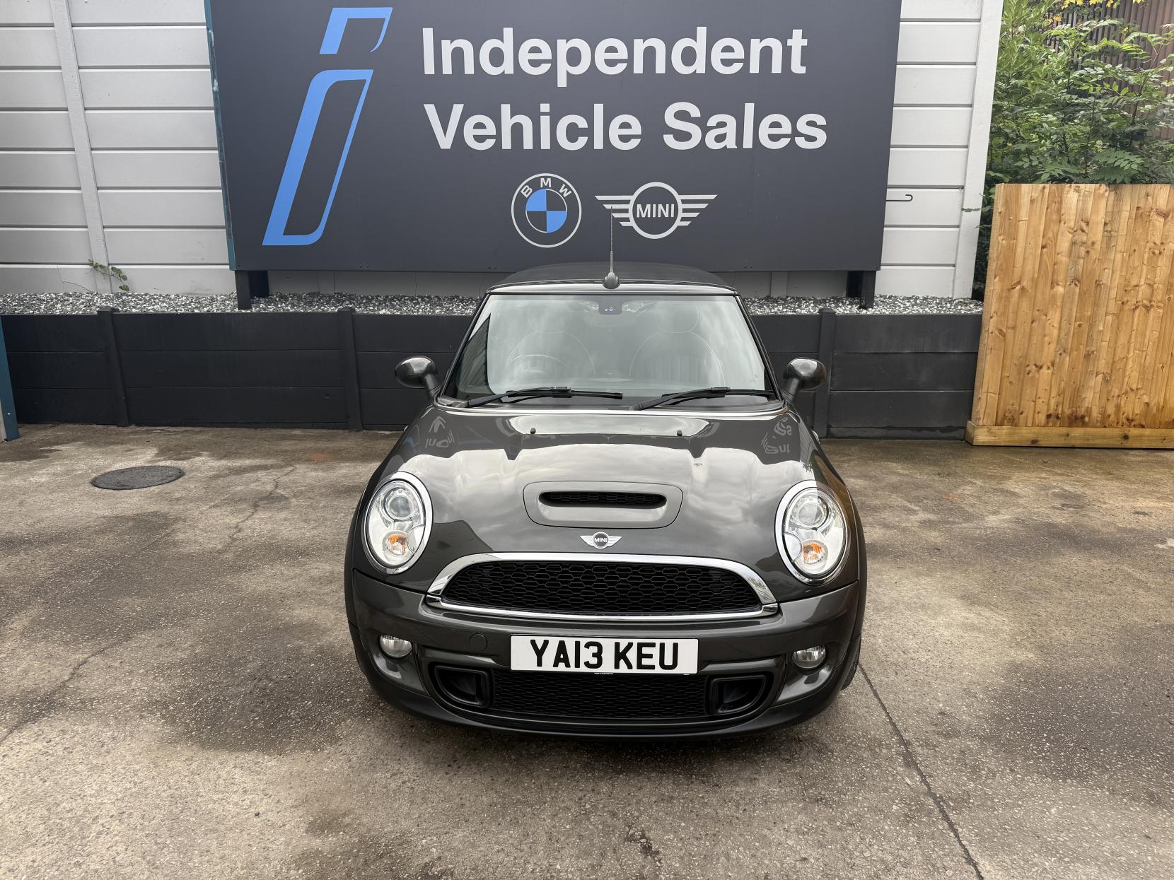 MINI Convertible 2.0 Cooper SD Convertible 2dr Diesel Manual Euro 5 (s/s) (143 ps)