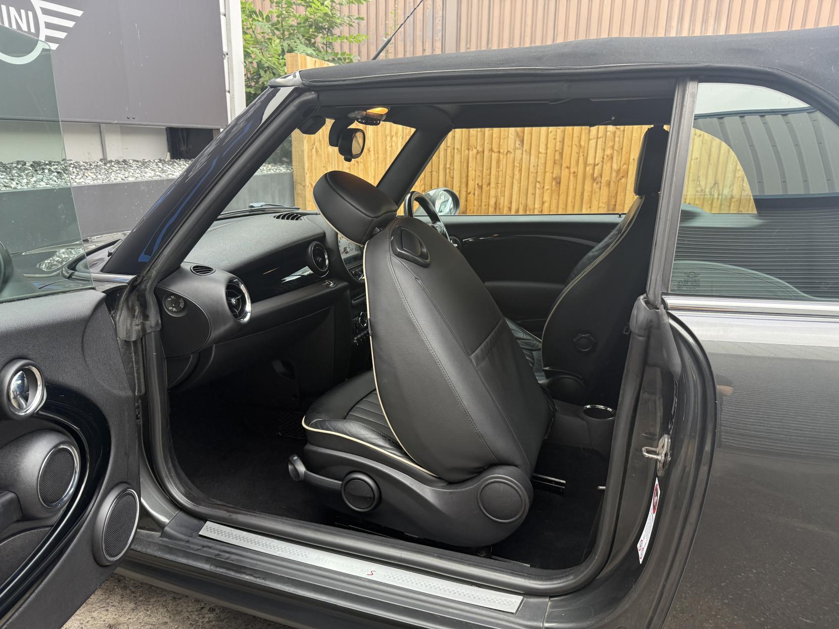 MINI Convertible 2.0 Cooper SD Convertible 2dr Diesel Manual Euro 5 (s/s) (143 ps)