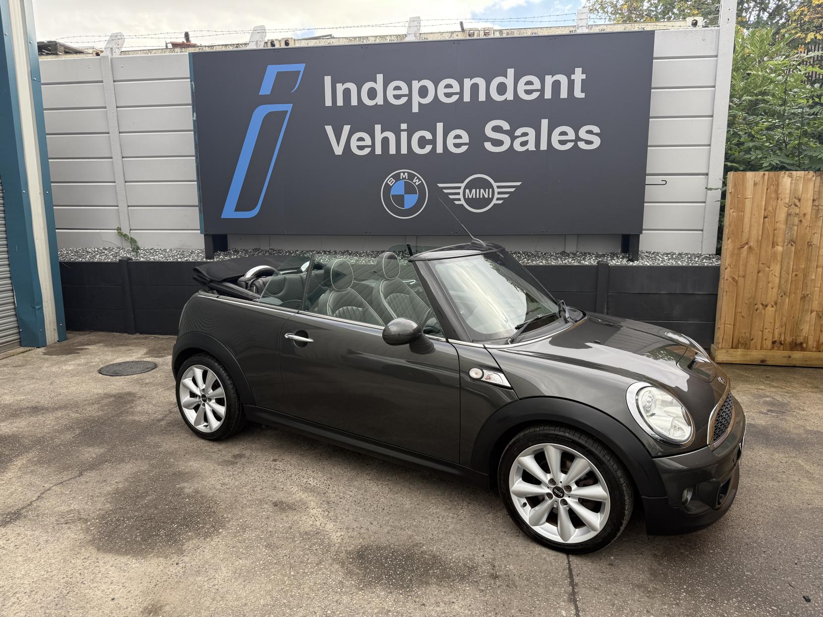 MINI Convertible 2.0 Cooper SD Convertible 2dr Diesel Manual Euro 5 (s/s) (143 ps)