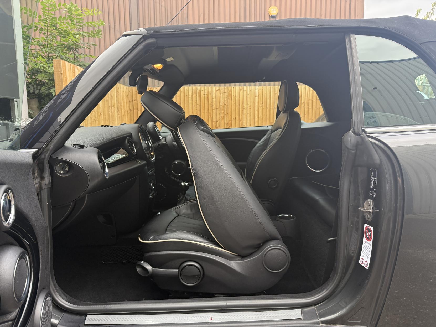 MINI Convertible 2.0 Cooper SD Convertible 2dr Diesel Manual Euro 5 (s/s) (143 ps)