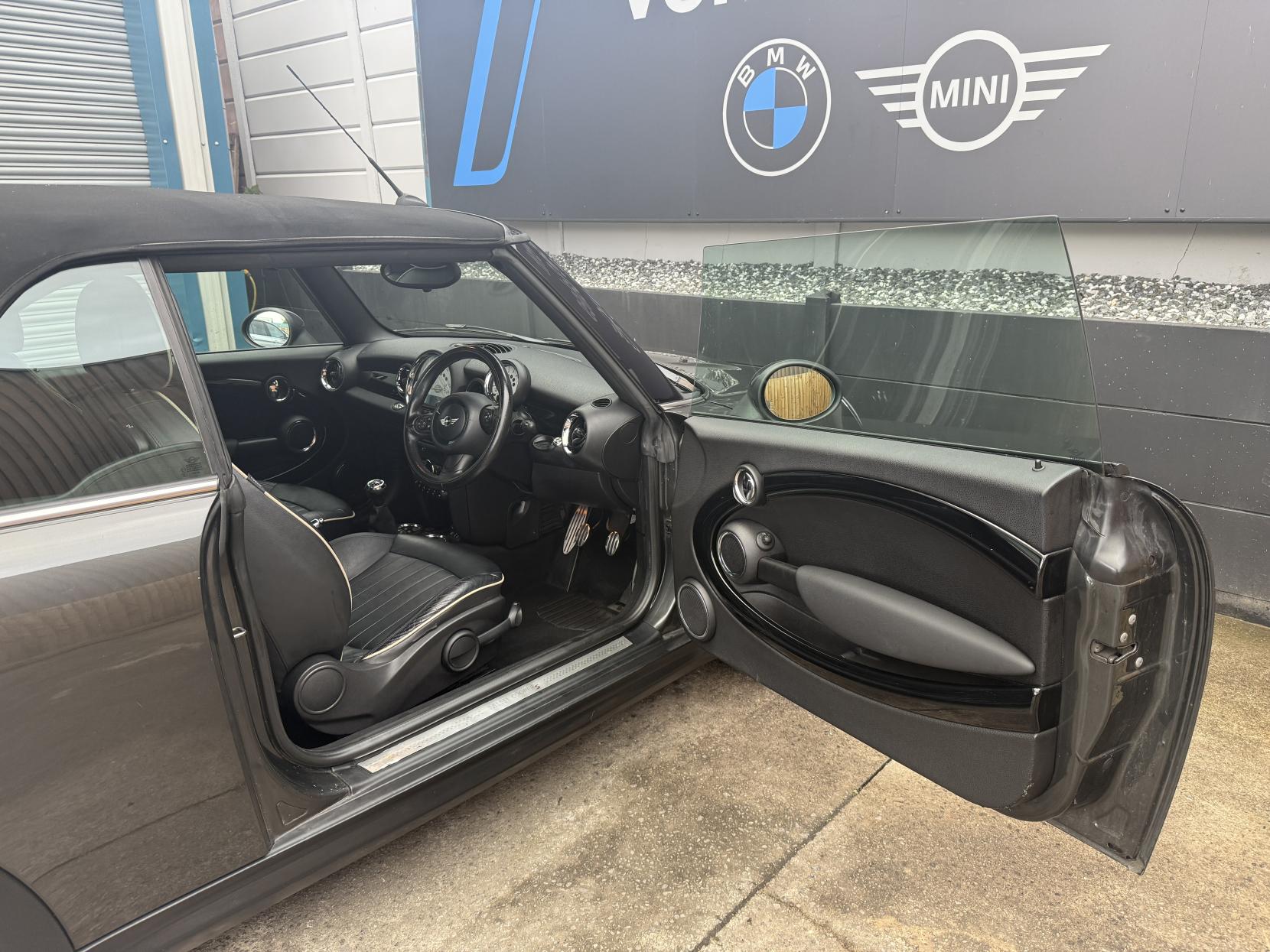 MINI Convertible 2.0 Cooper SD Convertible 2dr Diesel Manual Euro 5 (s/s) (143 ps)